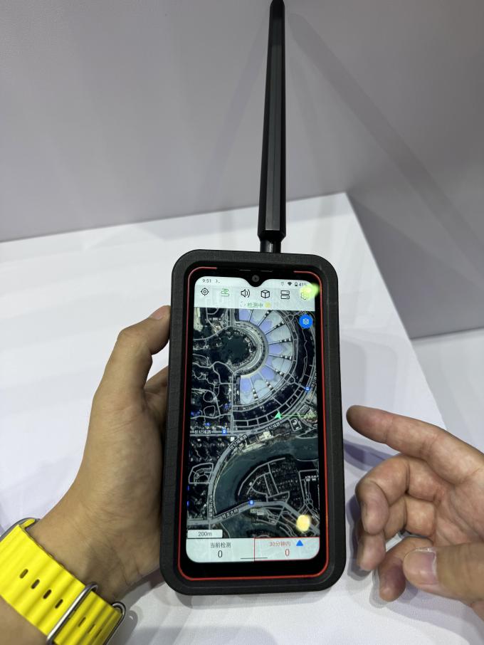 900MHz 2.4GHz 5.8GHz 3000Mhz Handheld Drone Detector 3KM Detectie 0